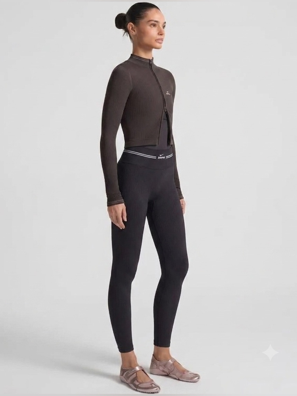 BNWT Nike x SKIMS Ribbed Seamless High-Waisted 26" Leggings Obsidian M - Picture 6 of 7